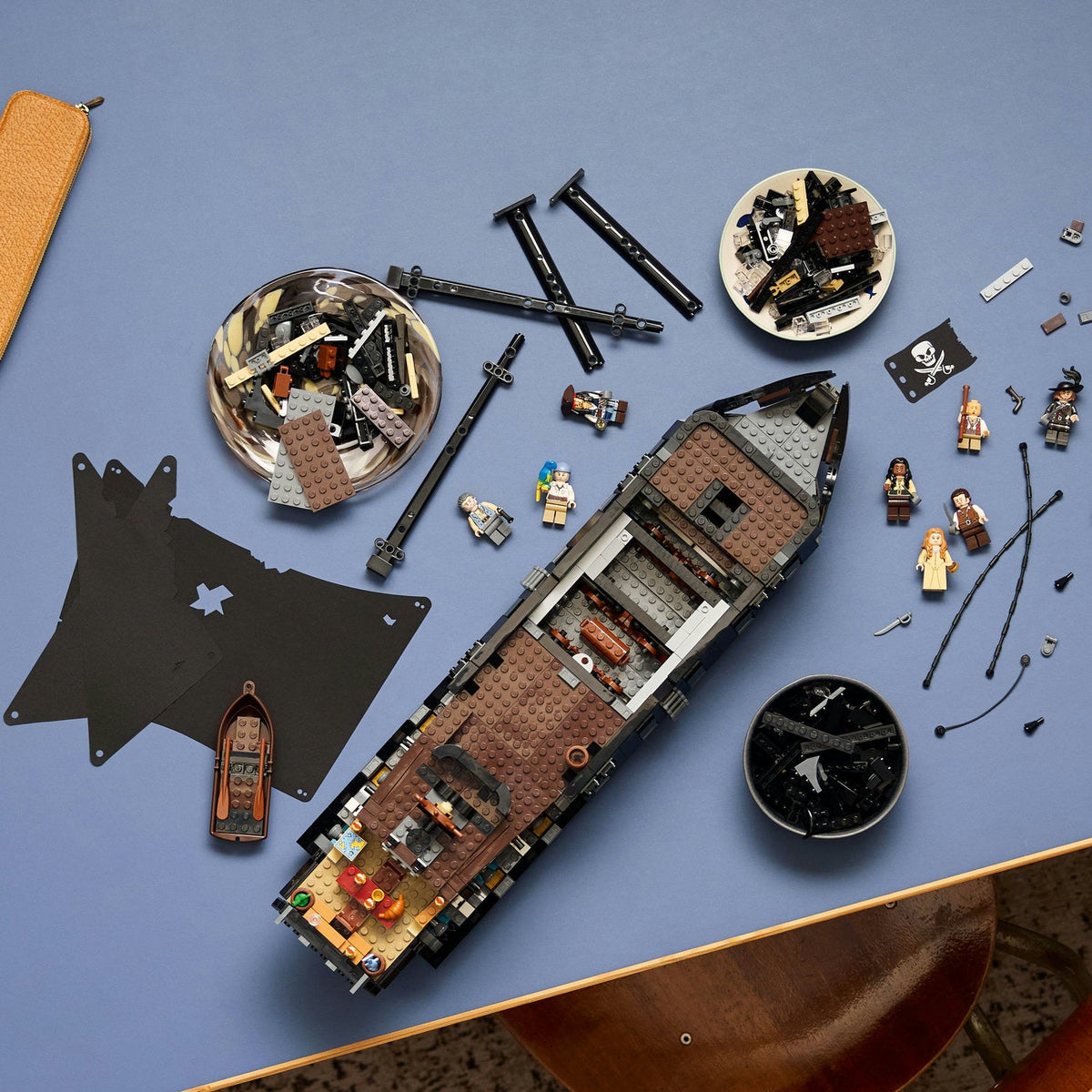 LEGO? Icons Captain Jack Sparrow's Pirate Ship