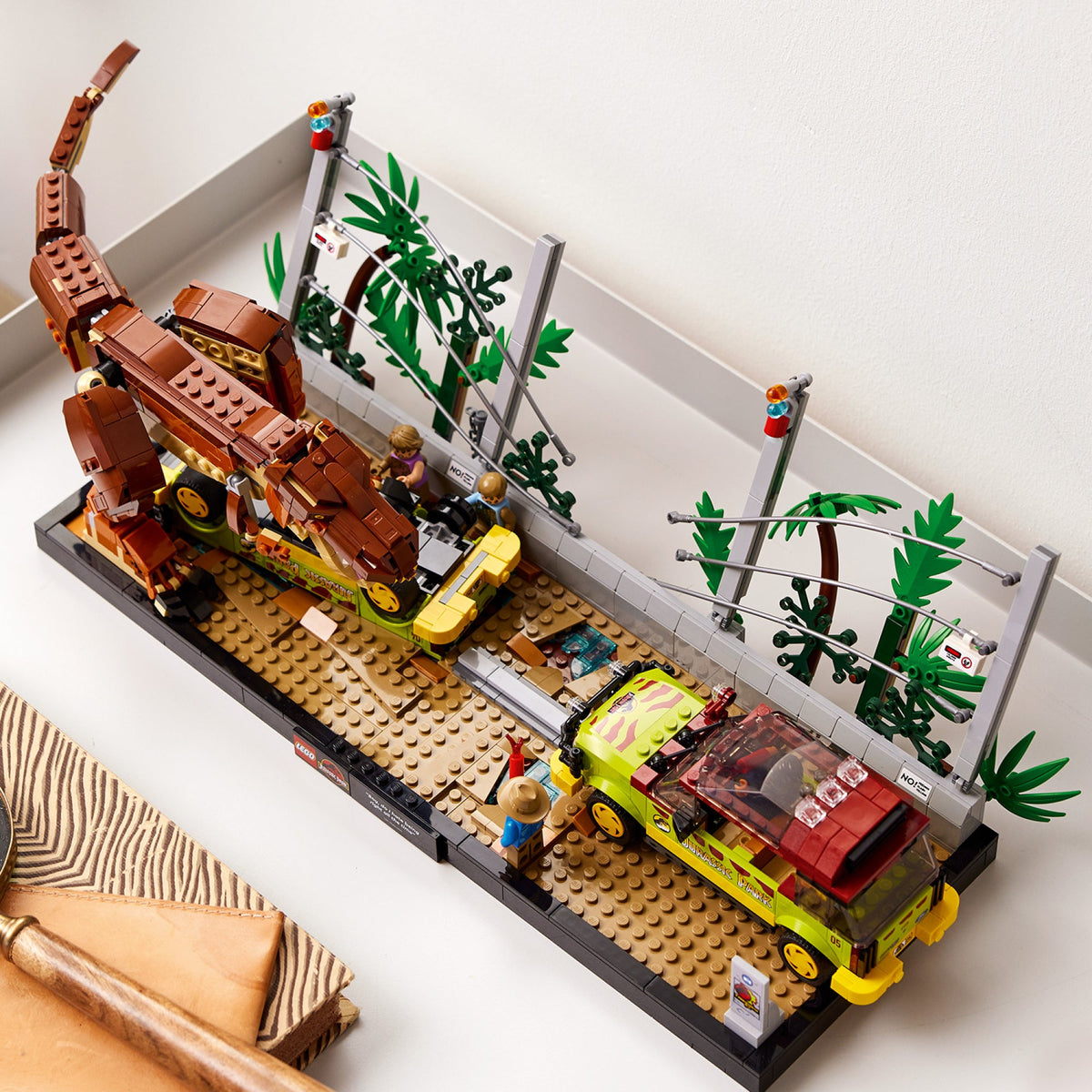 LEGO? Jurassic Park T. rex Breakout