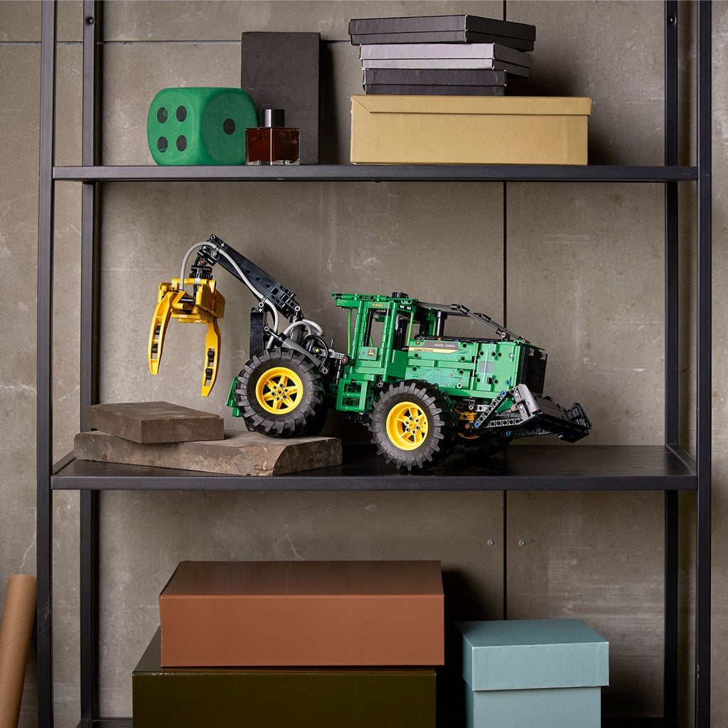 LEGO? Technic John Deere 948L-II Skidder