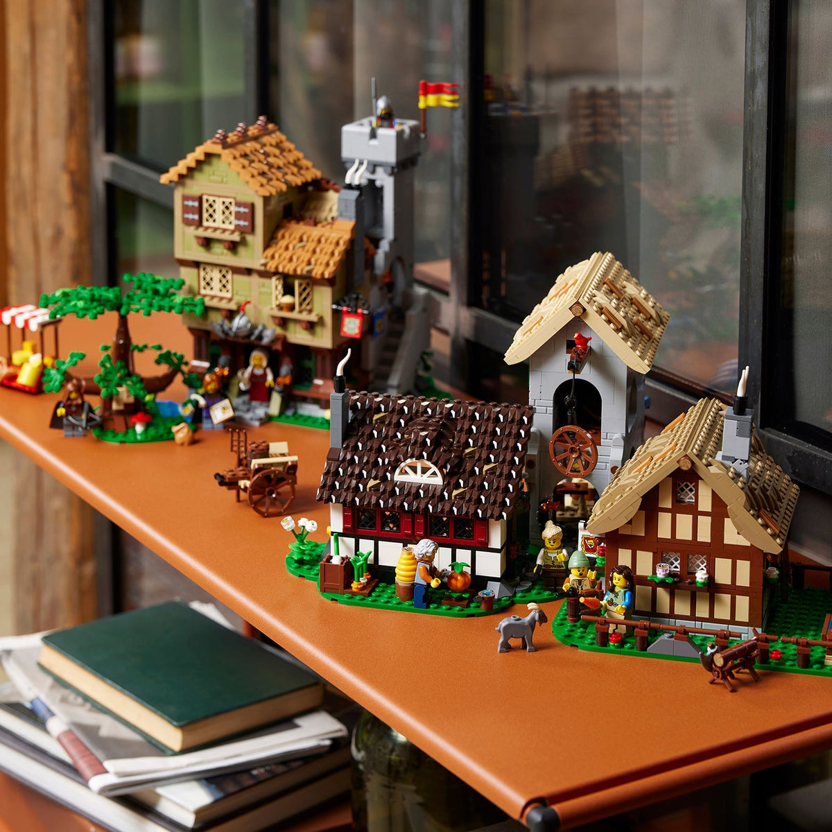 LEGO? Icons Medieval Town Square
