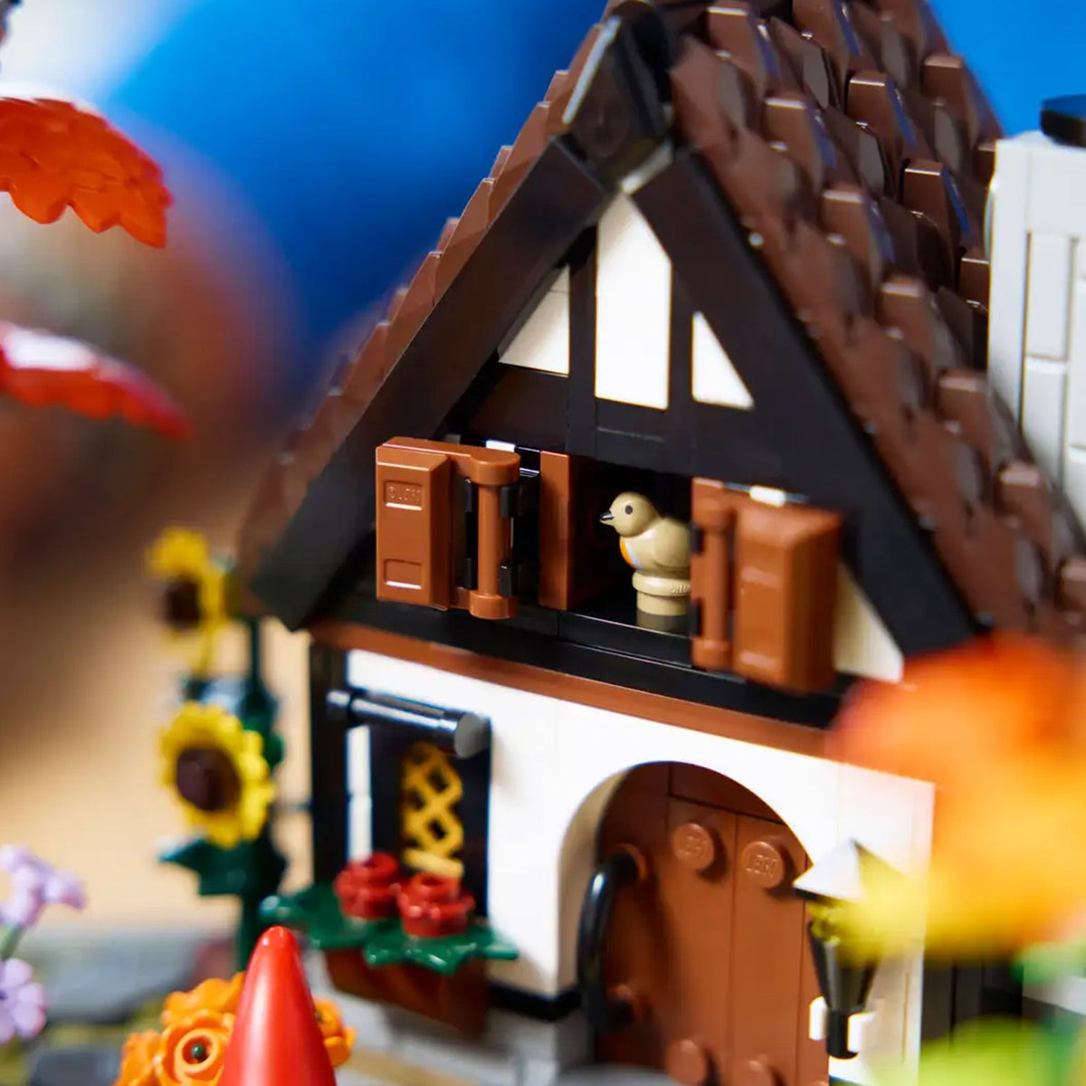 LEGO? Icons Autumn Cottage Garden