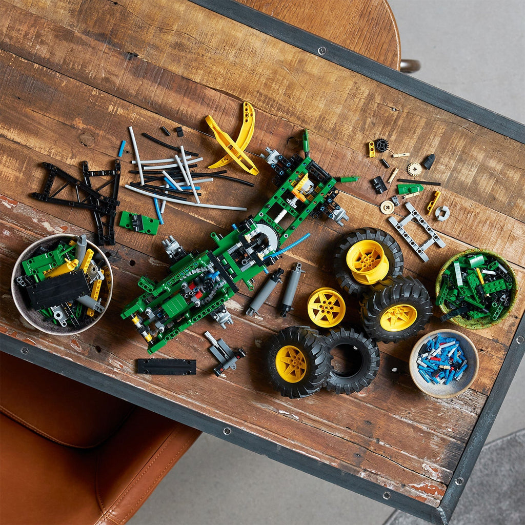 LEGO? Technic John Deere 948L-II Skidder