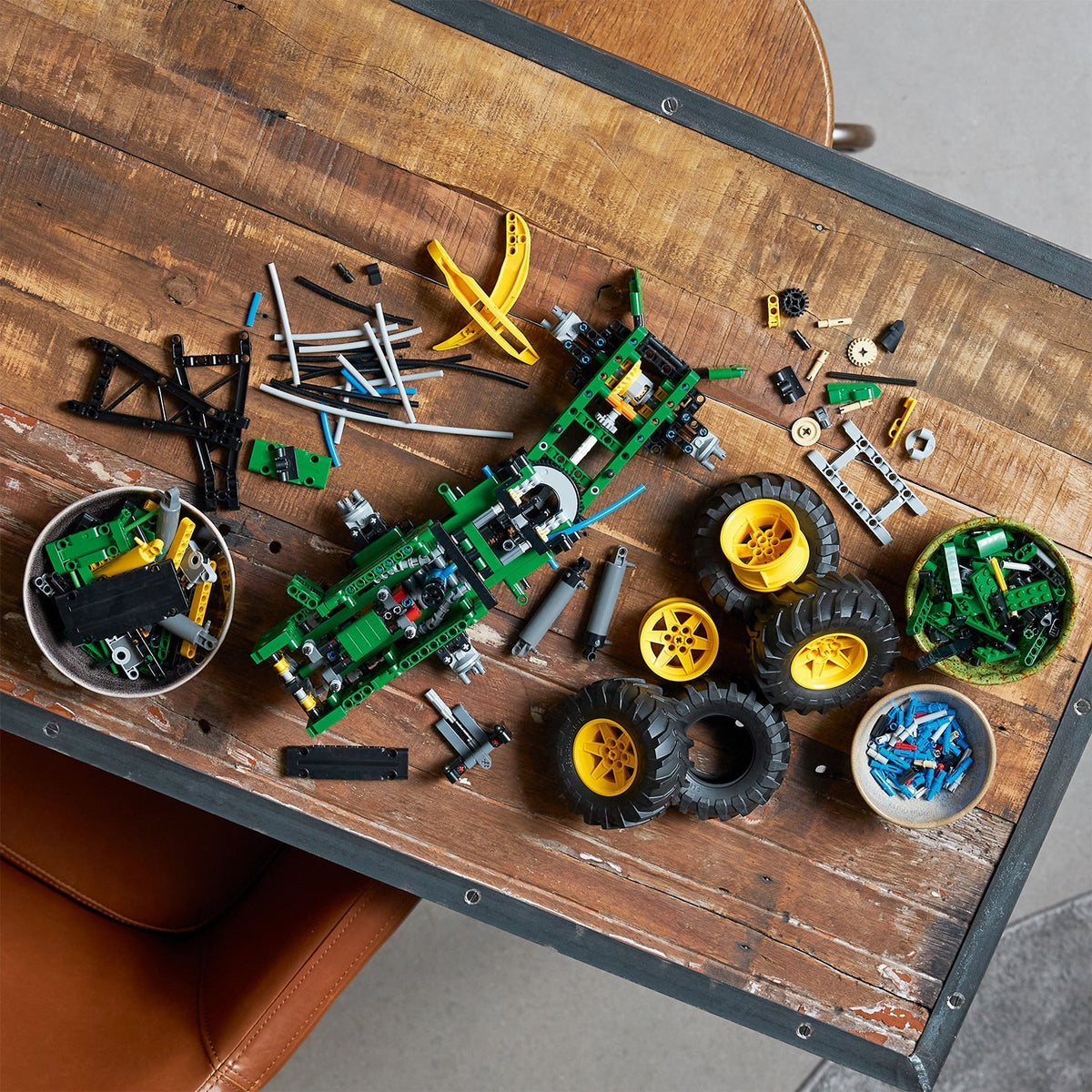 LEGO? Technic John Deere 948L-II Skidder