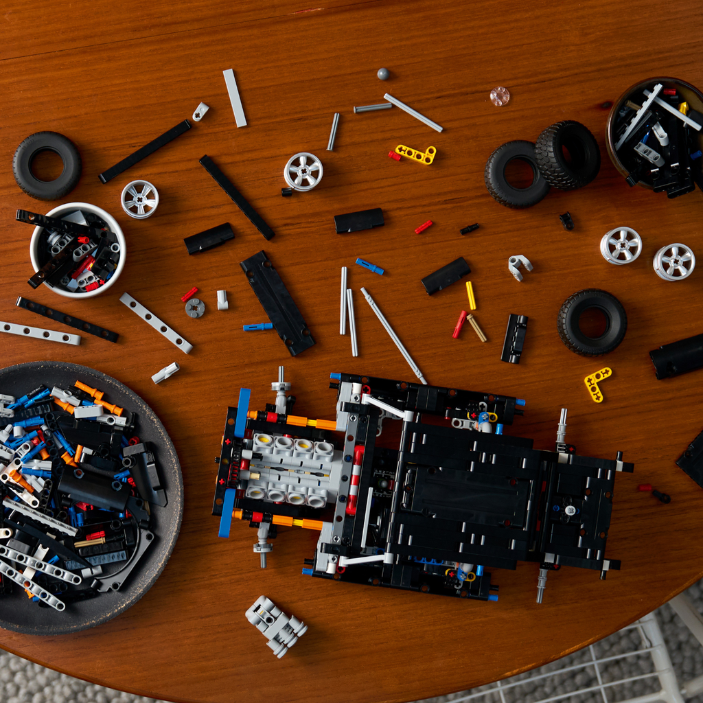 LEGO? Technic Fast and Furious Dodge Charger R/T Car