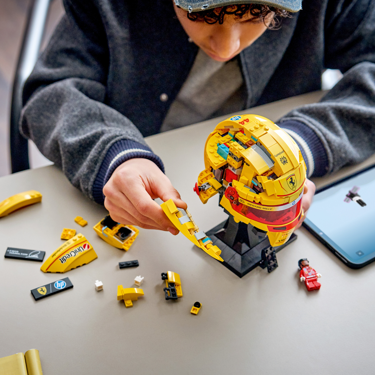 LEGO? Editions Scuderia Ferrari HP Lewis Hamilton Helmet