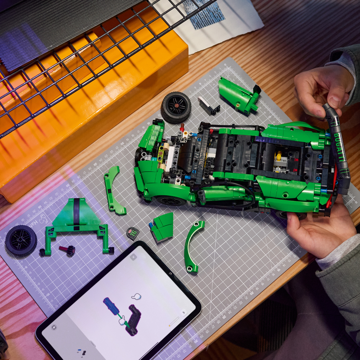 LEGO? Technic Green Bugatti Chiron Pur Sport Hypercar