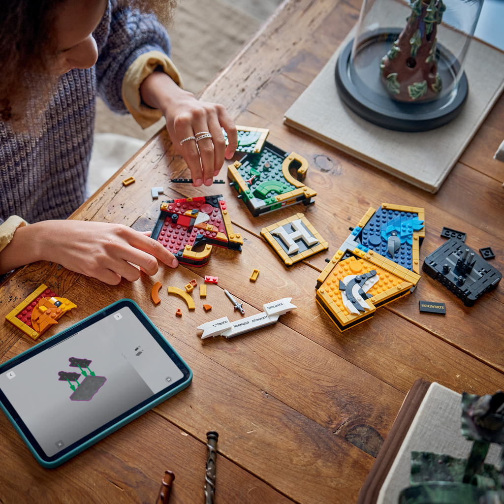 LEGO? Harry Potter? Hogwarts? House Crest
