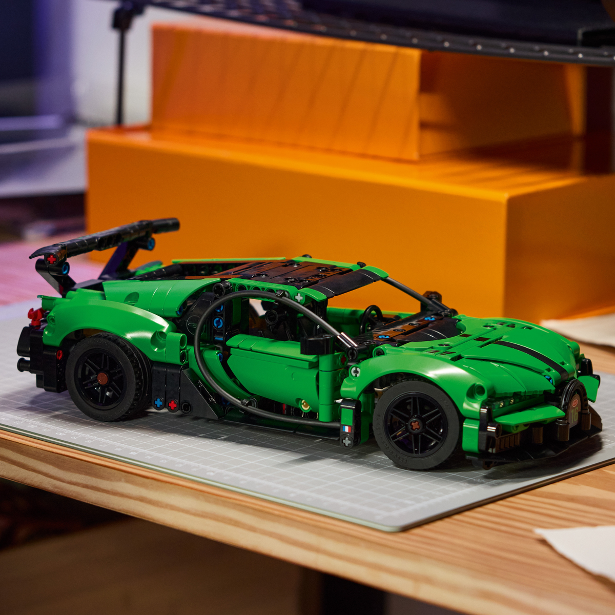 LEGO? Technic Green Bugatti Chiron Pur Sport Hypercar