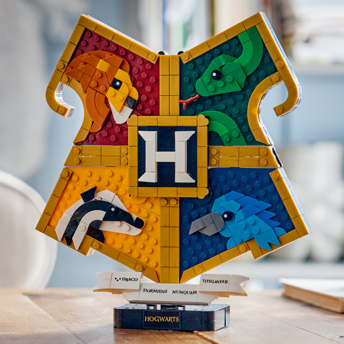 LEGO? Harry Potter? Hogwarts? House Crest