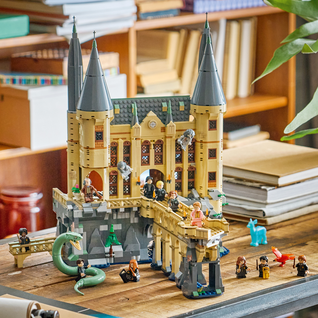 LEGO? Harry Potter? Hogwarts? Castle: East Wing