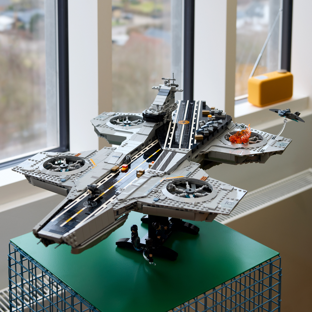 LEGO? Marvel S.H.I.E.L.D. Helicarrier