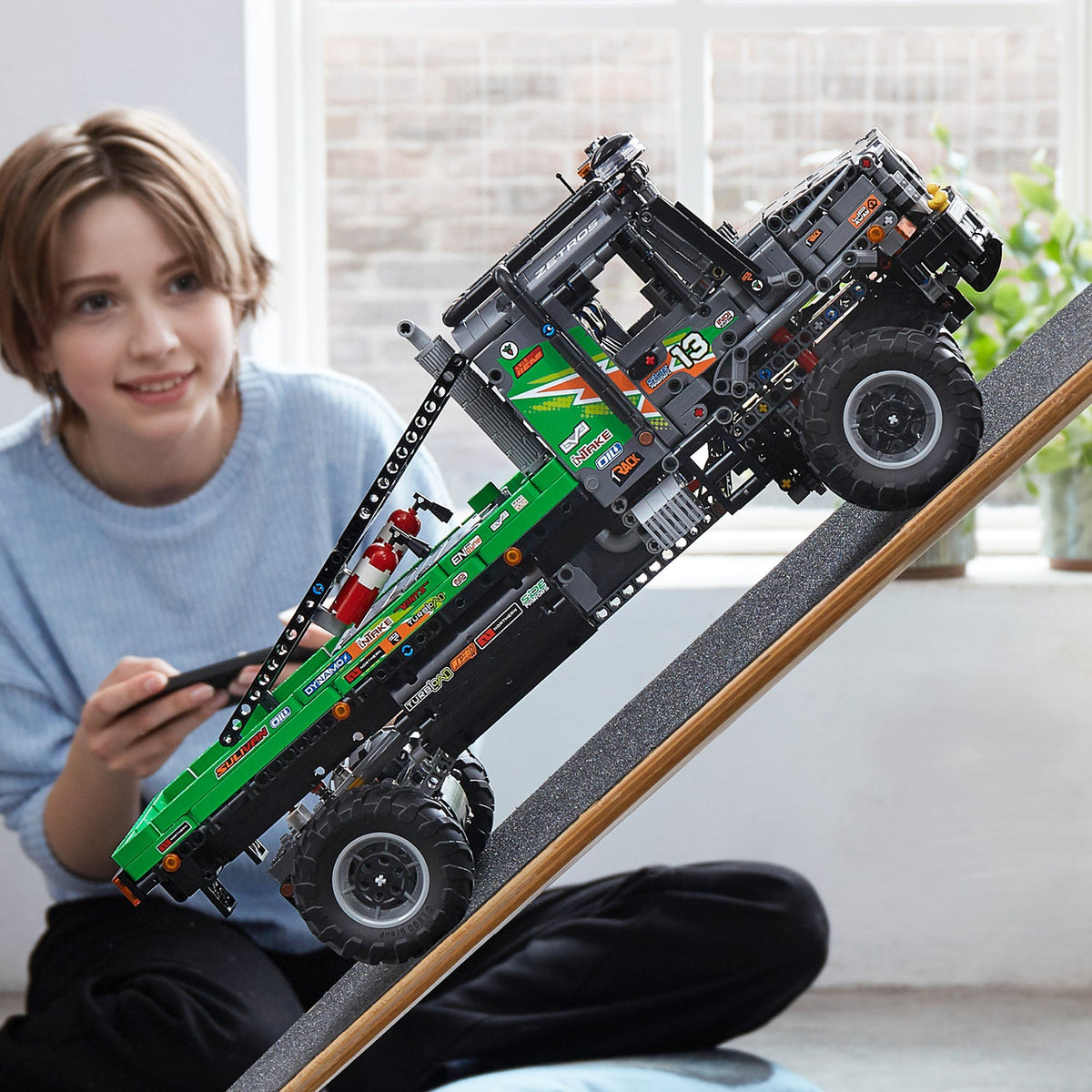 LEGO? Technic 4x4 Mercedes-Benz Zetros Trial Truck