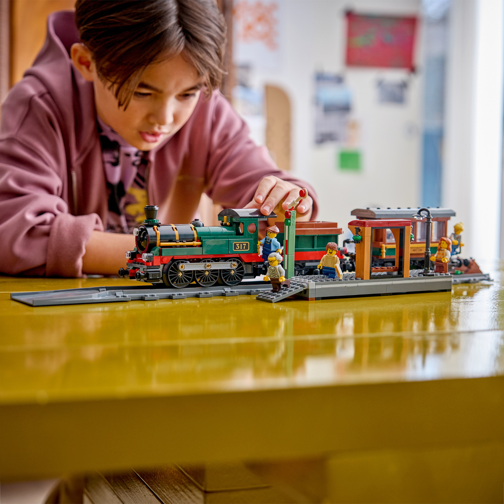 LEGO? City Vintage Steam Train