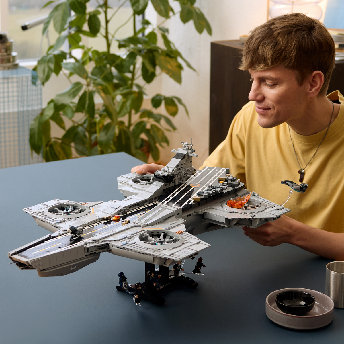 LEGO? Marvel S.H.I.E.L.D. Helicarrier