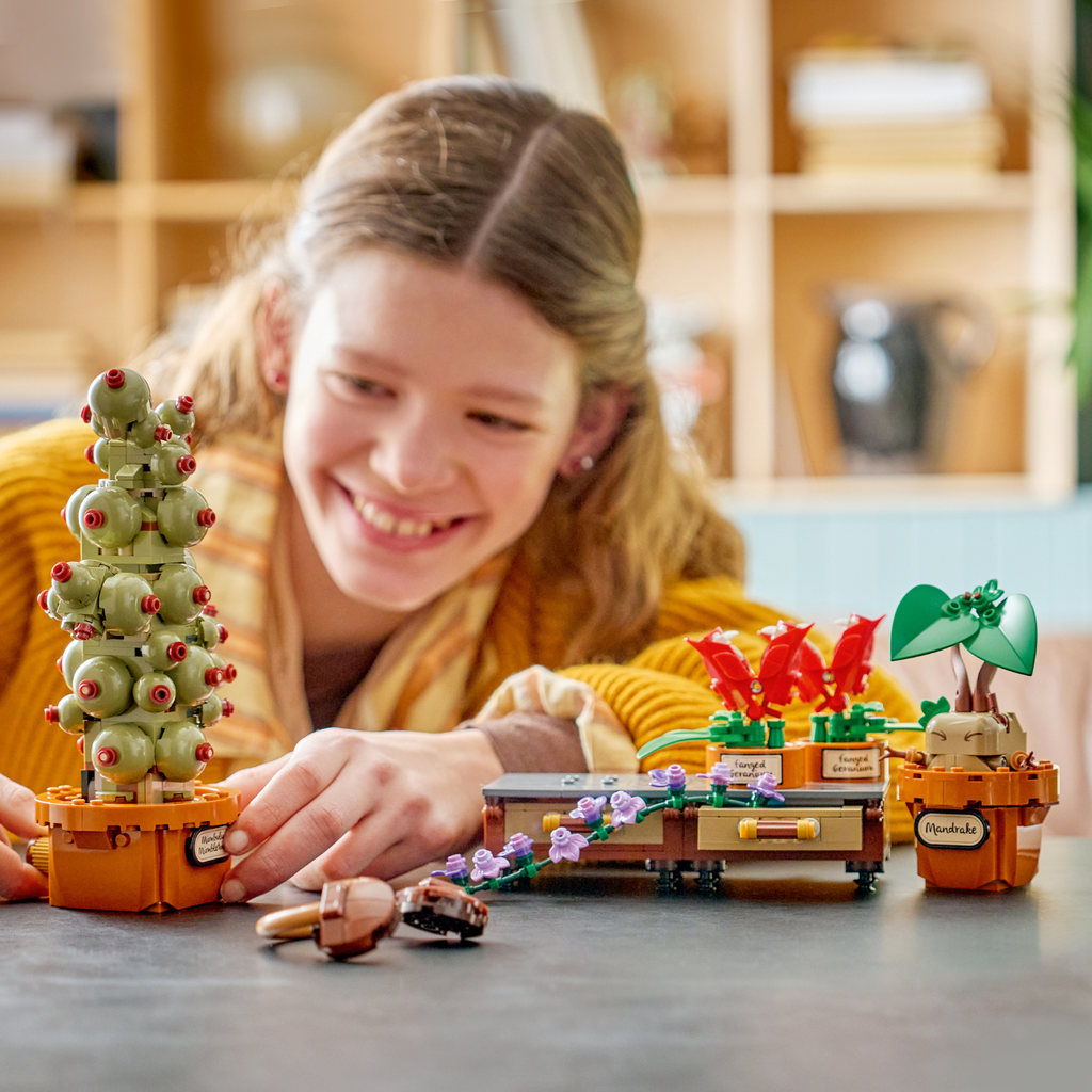 LEGO? Harry Potter? Hogwarts? Herbology Plants