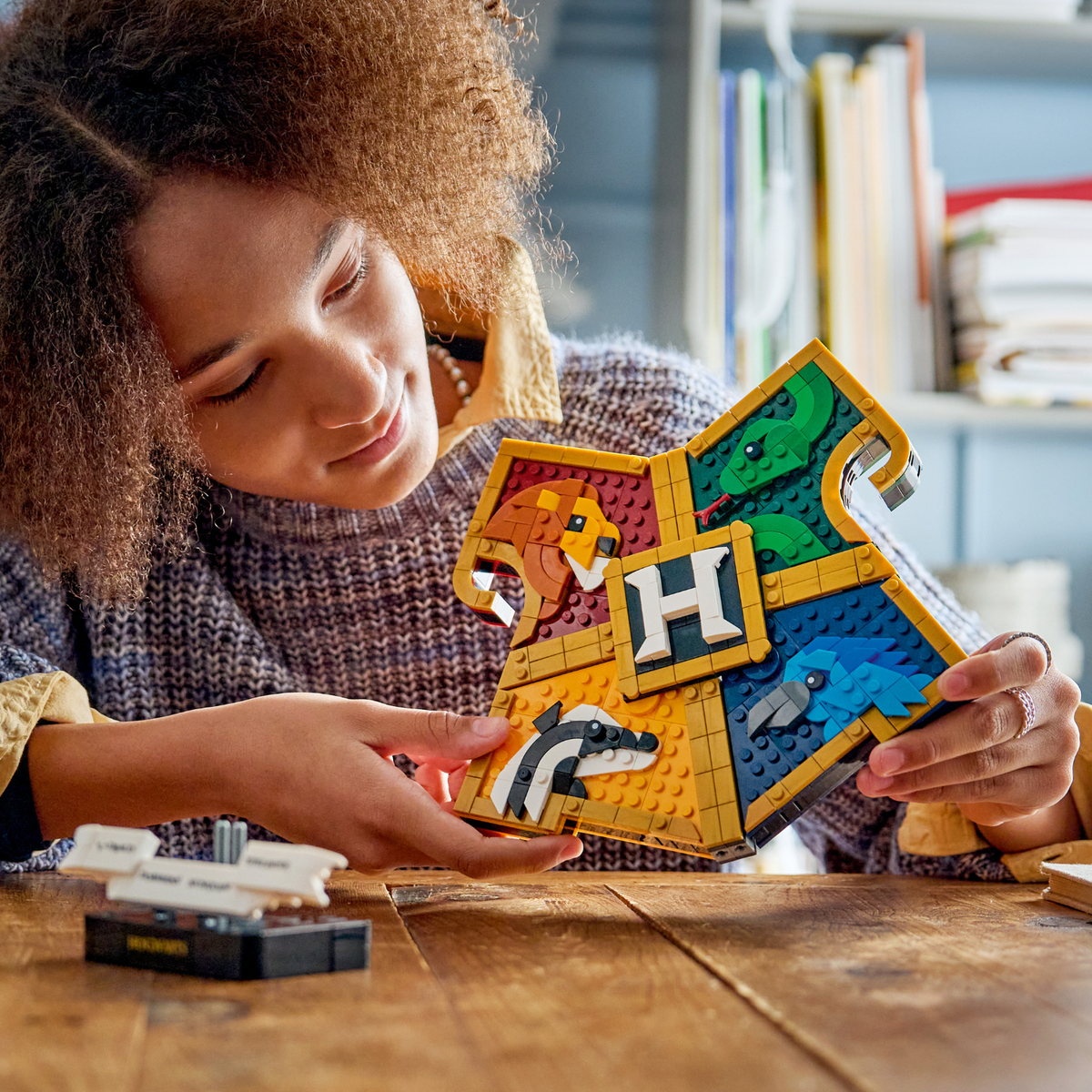 LEGO? Harry Potter? Hogwarts? House Crest