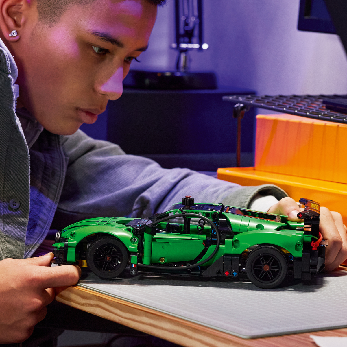 LEGO? Technic Green Bugatti Chiron Pur Sport Hypercar