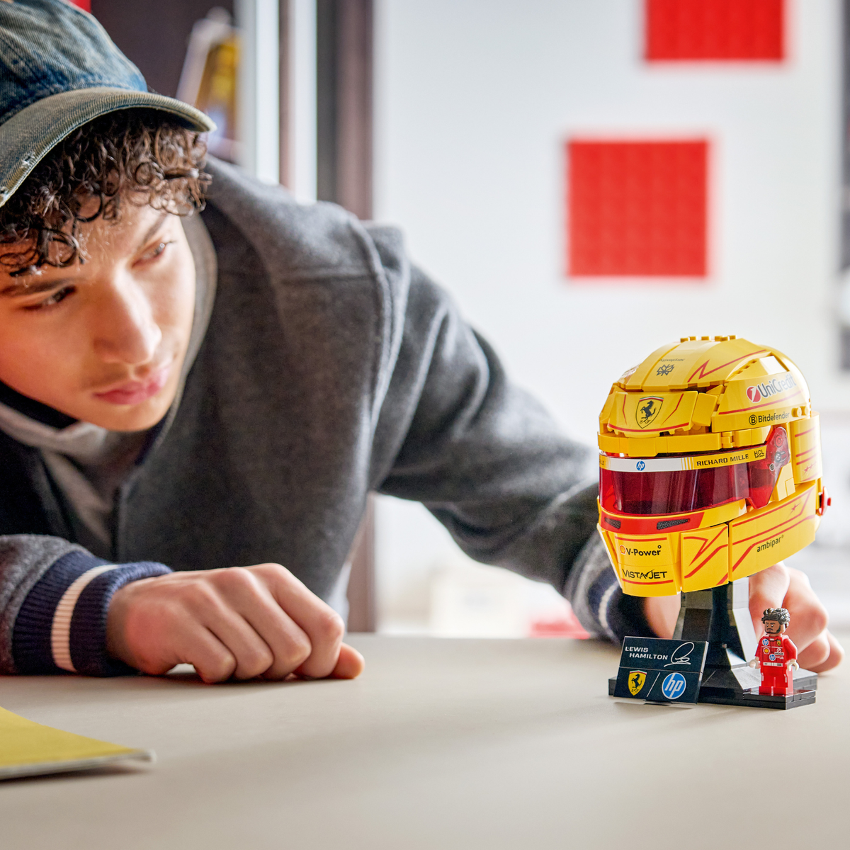 LEGO? Editions Scuderia Ferrari HP Lewis Hamilton Helmet