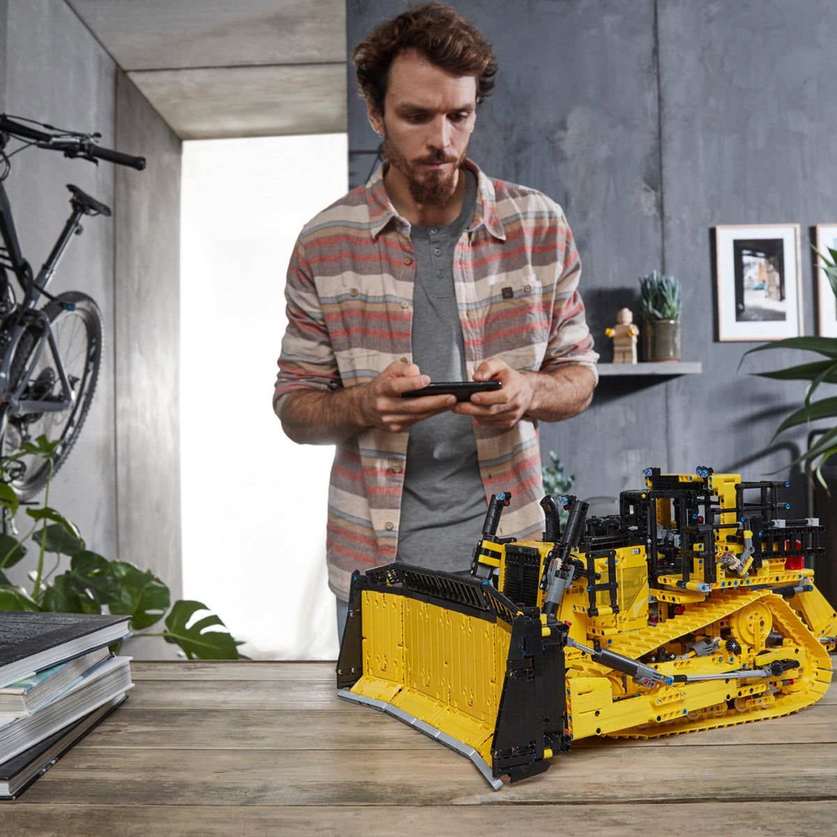 LEGO? Technic App-Controlled Cat? D11?Bulldozer