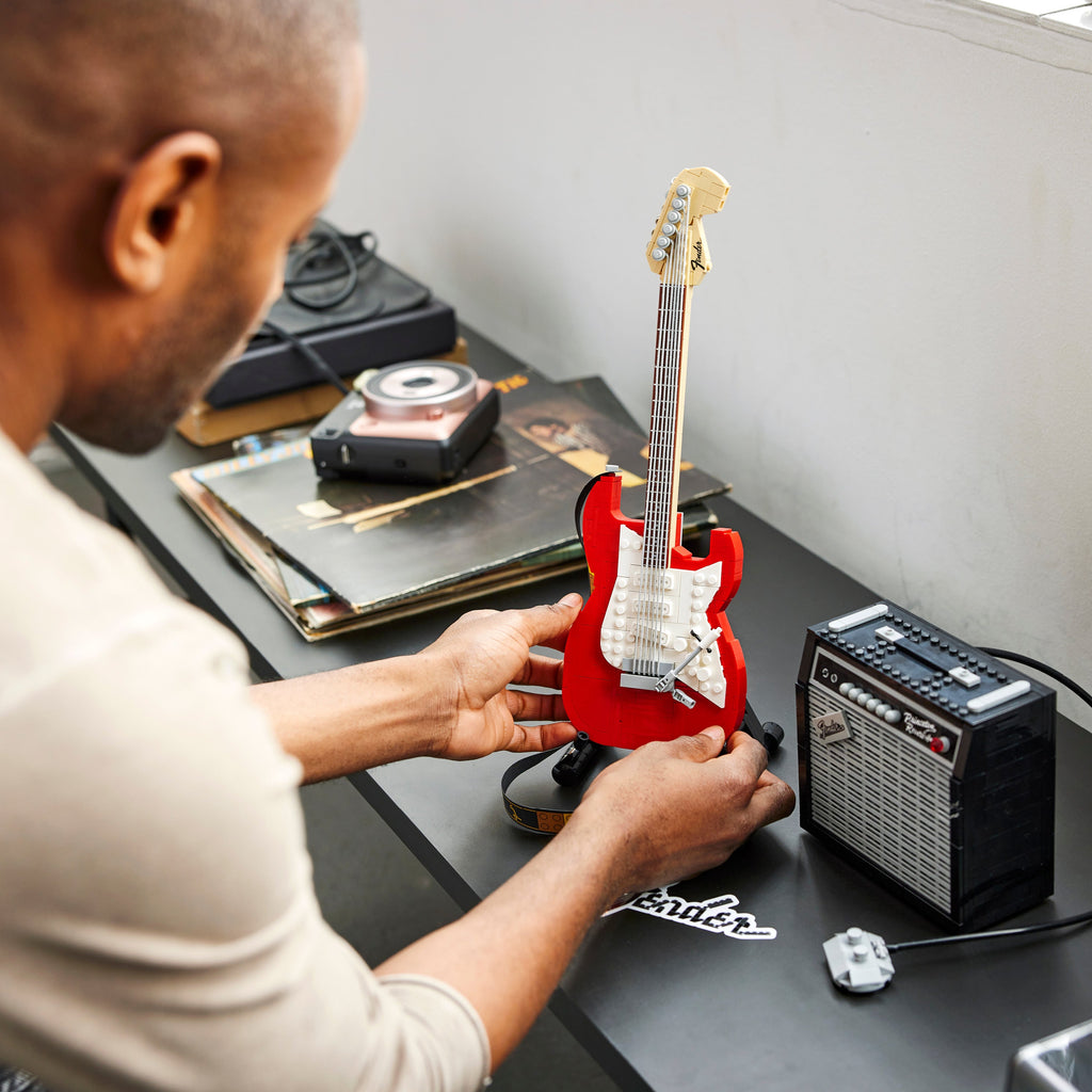 LEGO? Ideas Fender? Stratocaster?