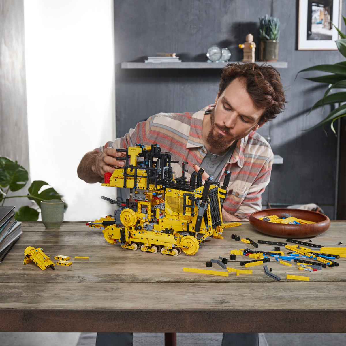 LEGO? Technic App-Controlled Cat? D11?Bulldozer