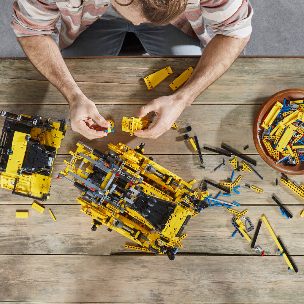 LEGO? Technic App-Controlled Cat? D11?Bulldozer