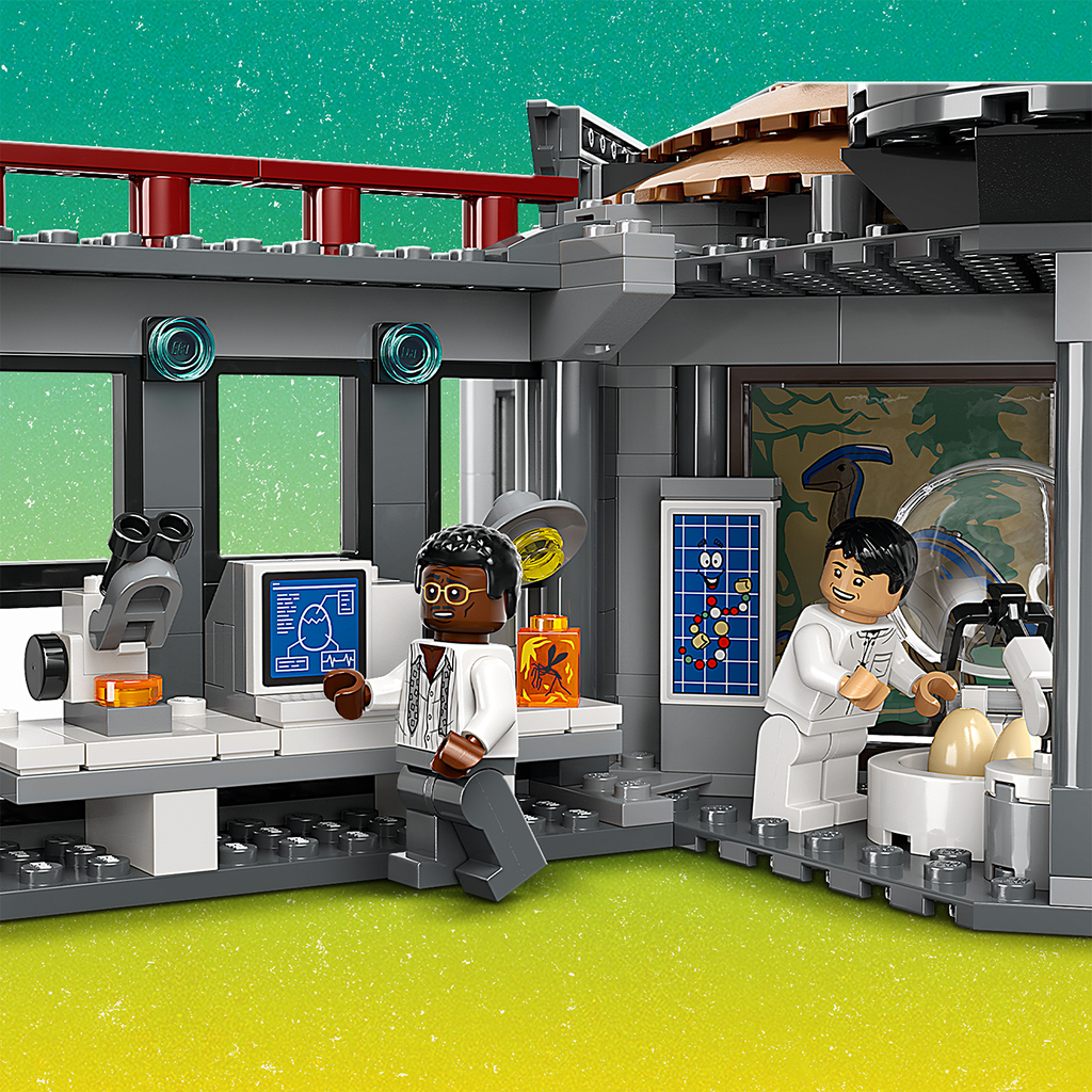 LEGO? Jurassic Park Visitor Center: T. rex & Raptor Attack