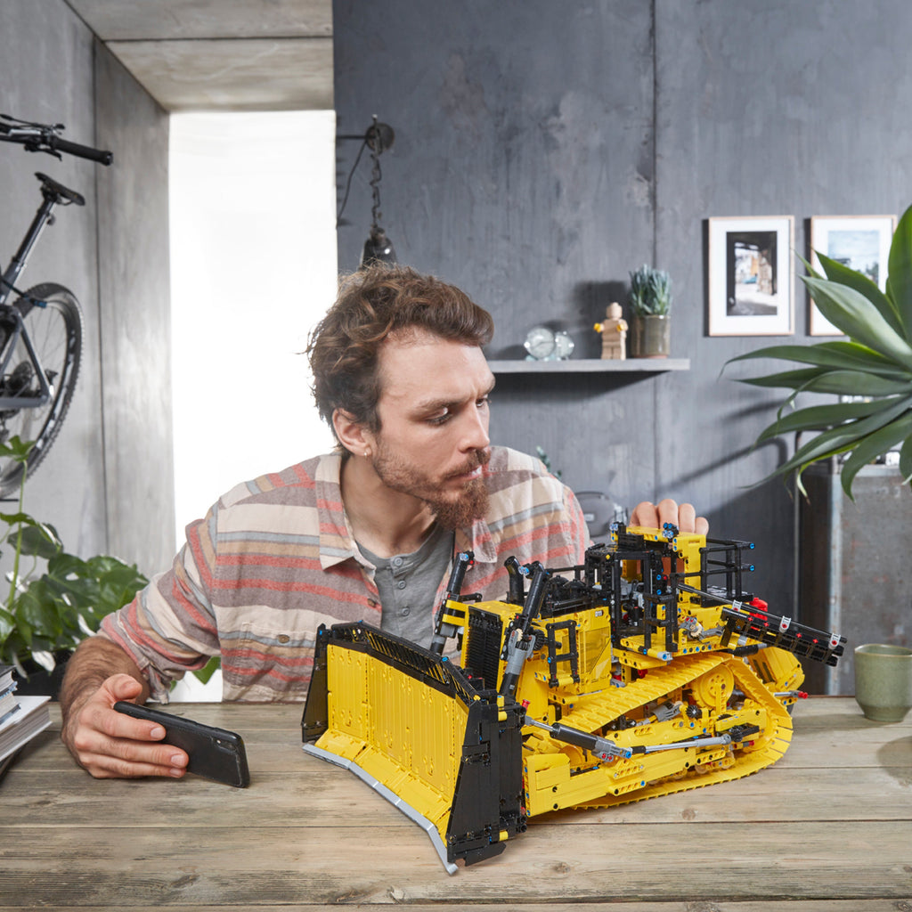 LEGO? Technic App-Controlled Cat? D11?Bulldozer